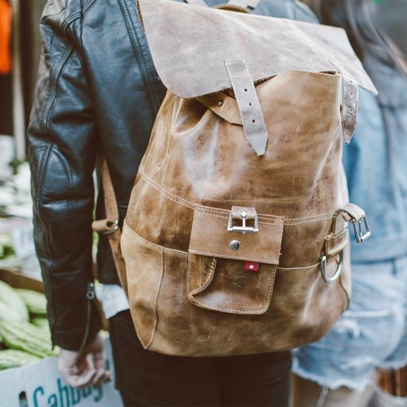 OLIBERTE VINTAGE TAN LEATHER UTILITY BACKPACK